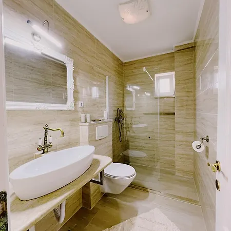 Doel-parking , 2 Minutes To The Spalato